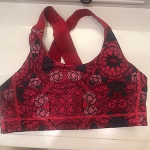 Lululemon sports bra —- size 8
